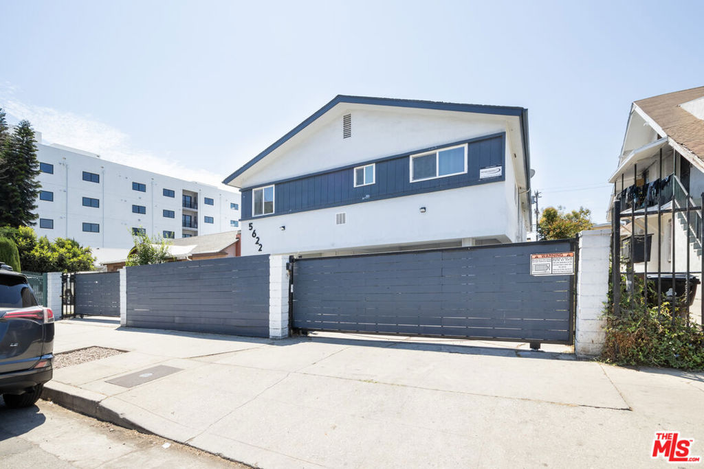 5622 La Mirada Avenue Property Photo 2