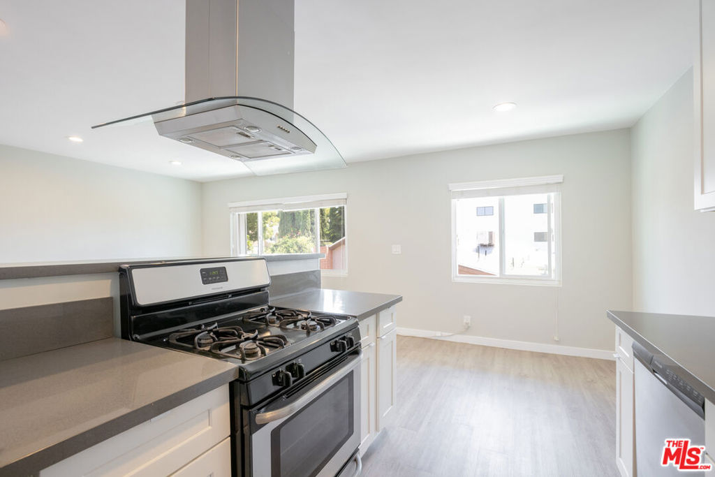 5622 La Mirada Avenue Property Photo 6