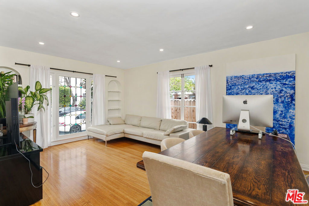 8472 Oakwood Avenue Property Photo 6