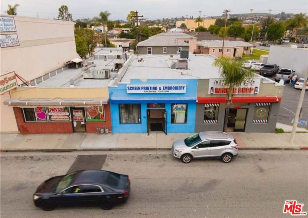 2008 W Whittier Boulevard Property Photo 2