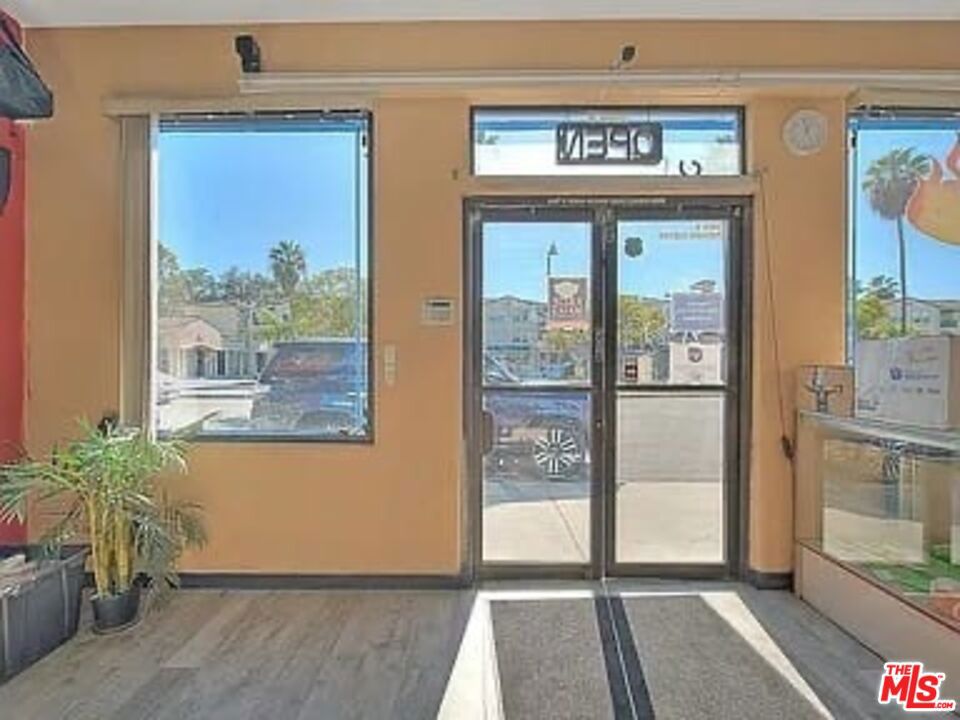 2008 W Whittier Boulevard Property Photo 3