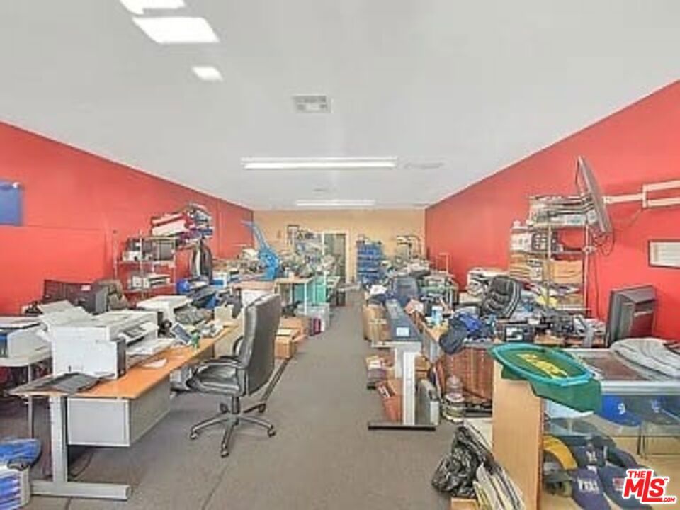 2008 W Whittier Boulevard Property Photo 8