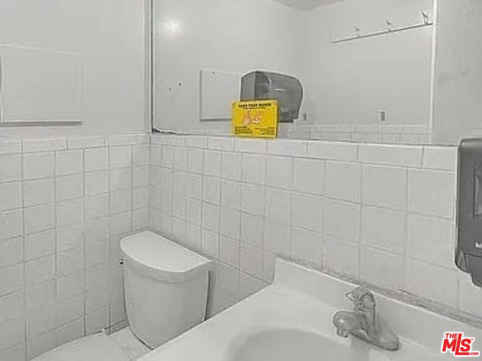 2008 W Whittier Boulevard Property Photo 13