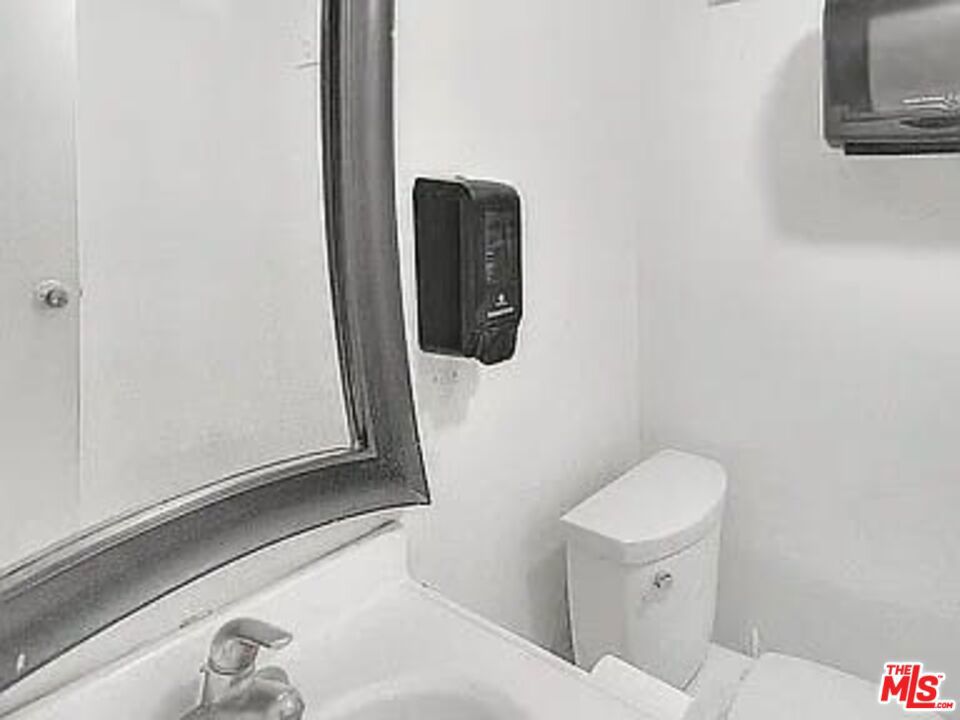 2008 W Whittier Boulevard Property Photo 14