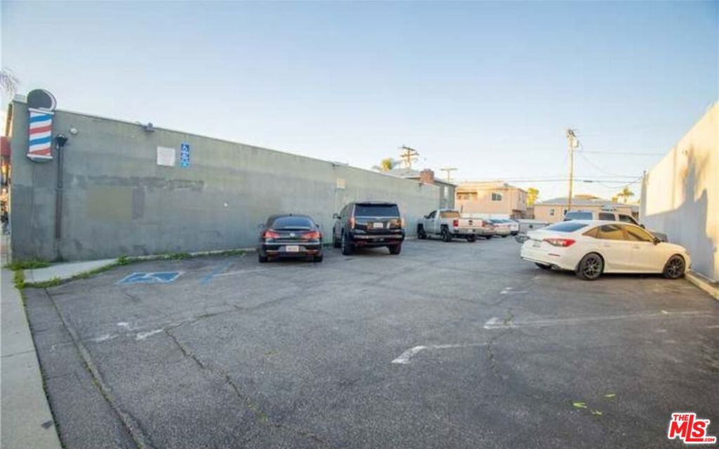 2008 W Whittier Boulevard Property Photo 15