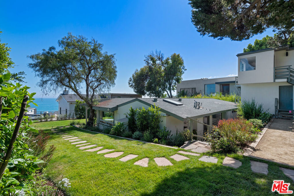 31562 Broad Beach Road Property Photo 3