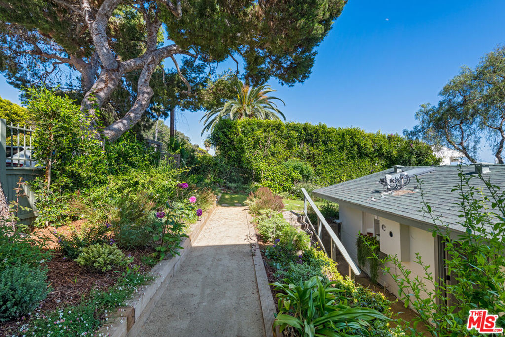 31562 Broad Beach Road Property Photo 4