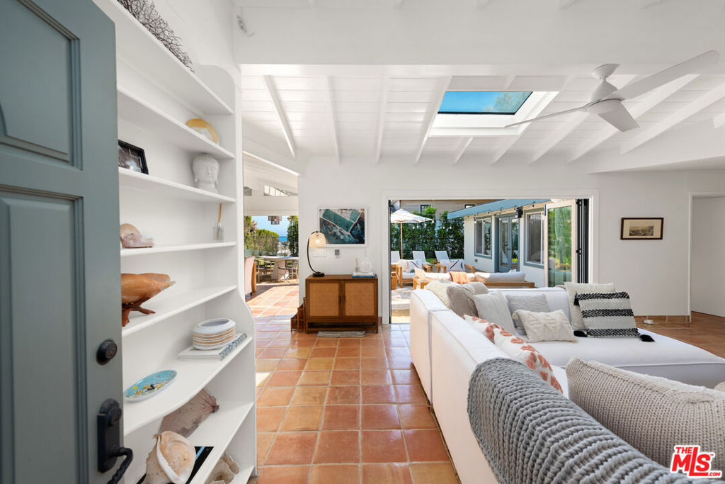 31562 Broad Beach Road Property Photo 5