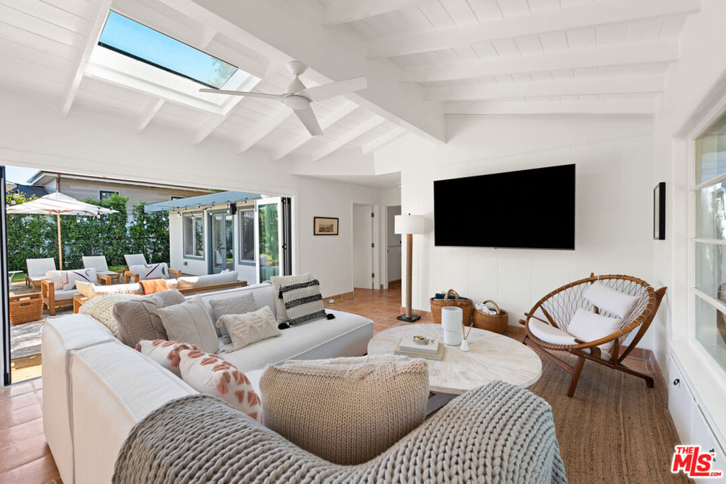 31562 Broad Beach Road Property Photo 6