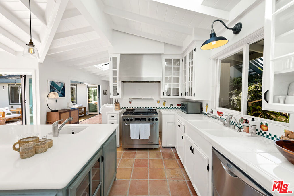 31562 Broad Beach Road Property Photo 11