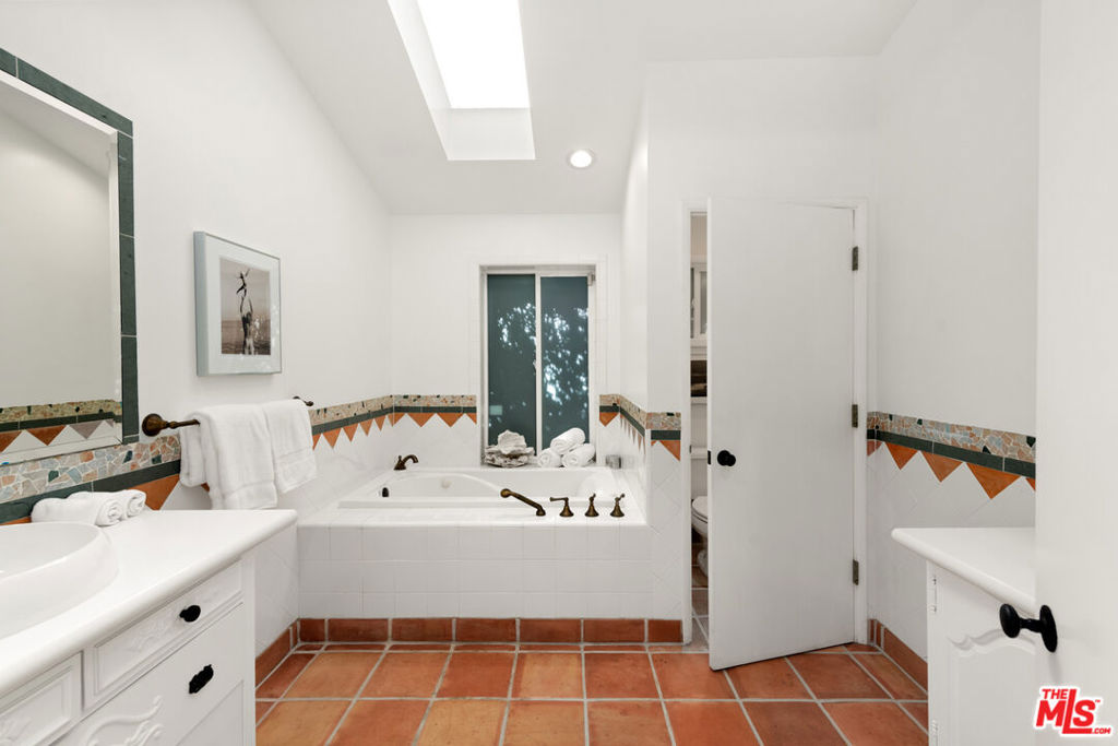 31562 Broad Beach Road Property Photo 17