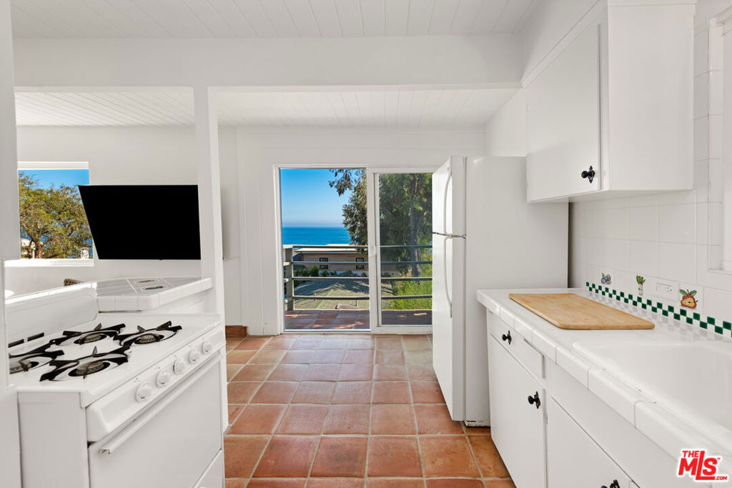 31562 Broad Beach Road Property Photo 25