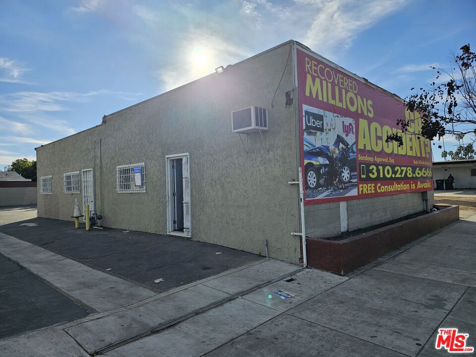 4060 W Century Boulevard Property Photo