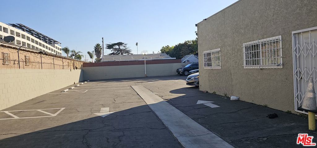 4060 W Century Boulevard Property Photo 2