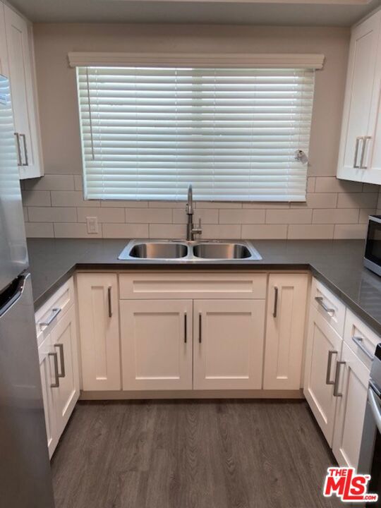 12931 Oxnard Street B Property Photo 5