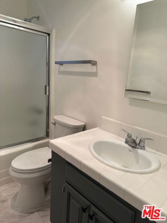 12931 Oxnard Street B Property Photo 10