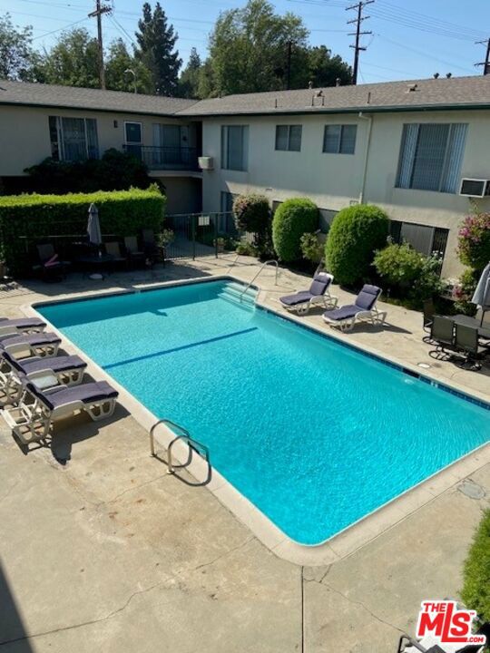 12931 Oxnard Street B Property Photo 13