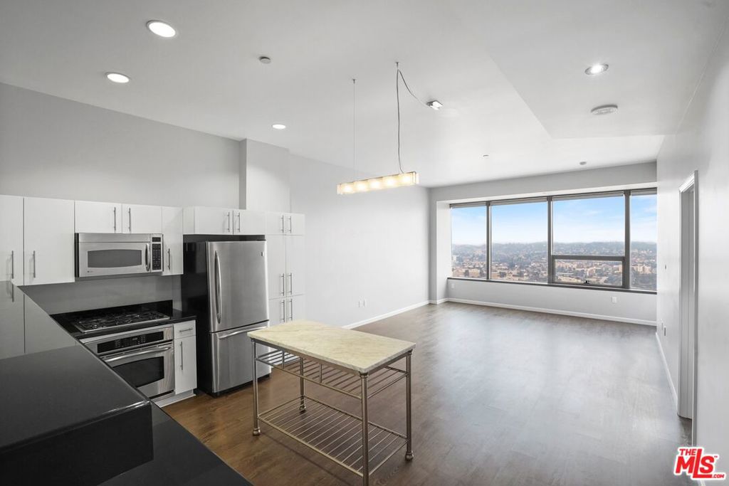 1100 Wilshire 3404 Property Photo 10
