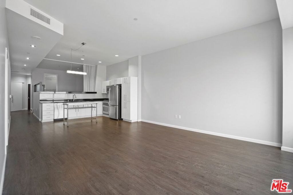 1100 Wilshire 3404 Property Photo 14