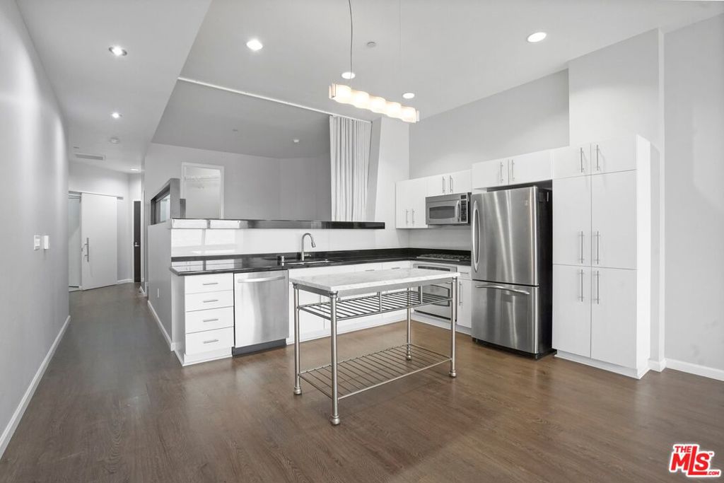 1100 Wilshire 3404 Property Photo 16