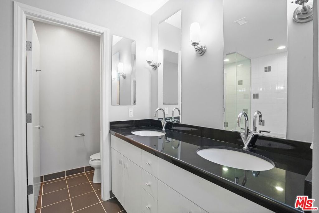 1100 Wilshire 3404 Property Photo 25
