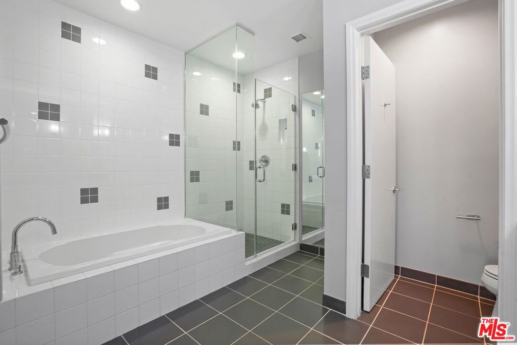1100 Wilshire 3404 Property Photo 27