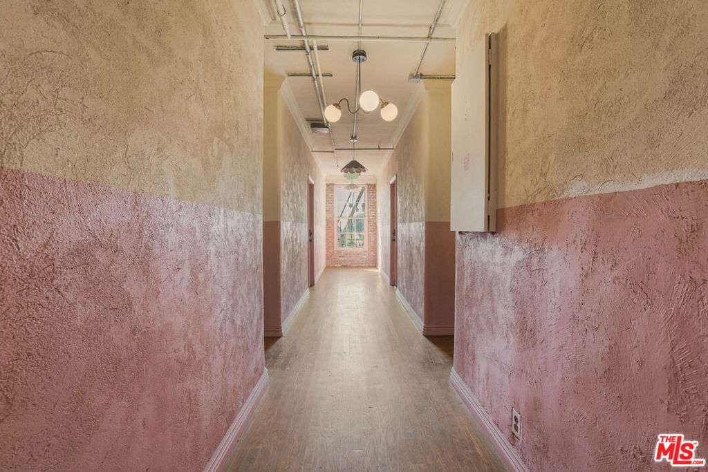 2731 Beverly Boulevard Property Photo 3
