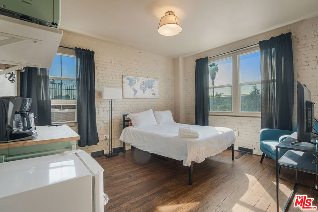2731 Beverly Boulevard Property Photo 4