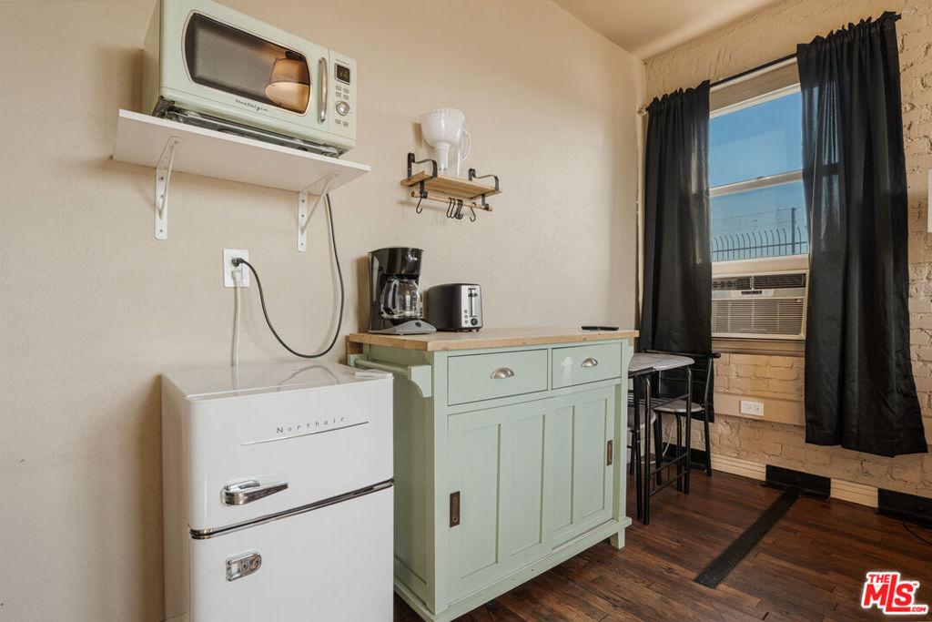 2731 Beverly Boulevard Property Photo 5