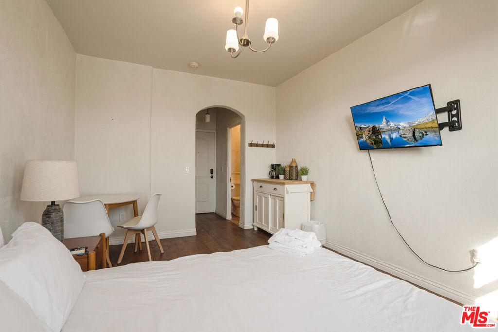 2731 Beverly Boulevard Property Photo 10