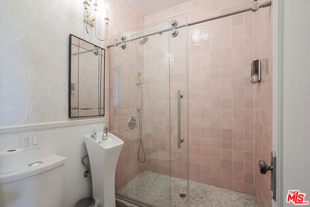 2731 Beverly Boulevard Property Photo 11