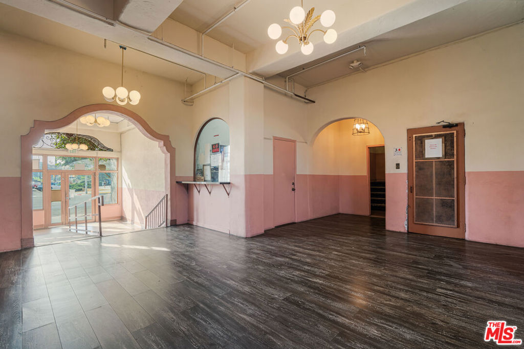 2731 Beverly Boulevard Property Photo 15