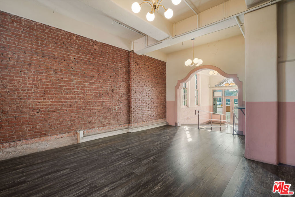2731 Beverly Boulevard Property Photo 16
