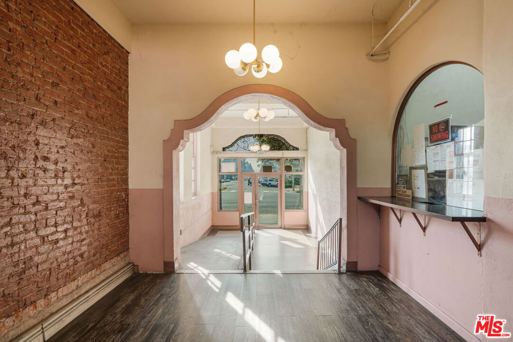 2731 Beverly Boulevard Property Photo 17