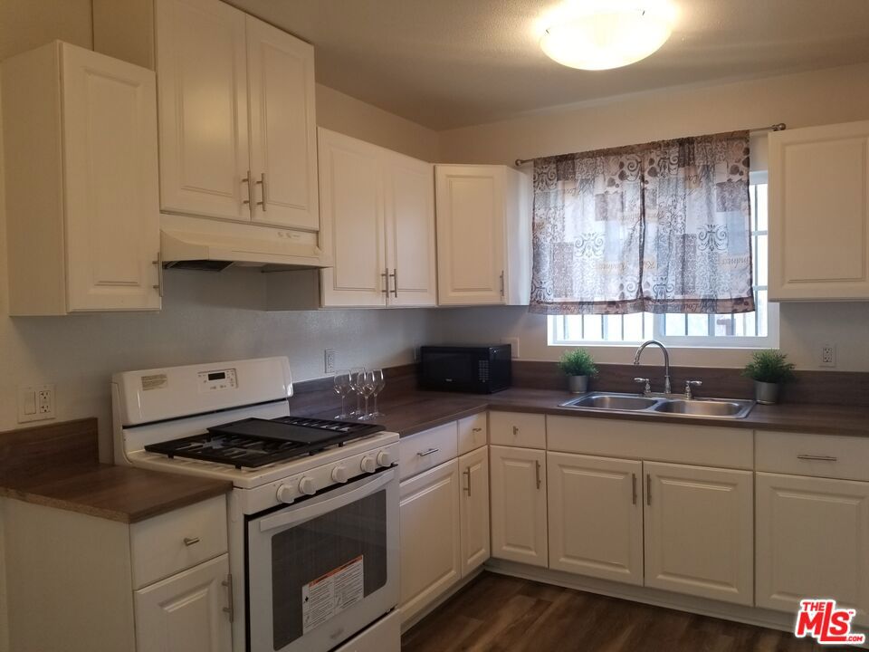 1716 W 45th Street Property Photo 2