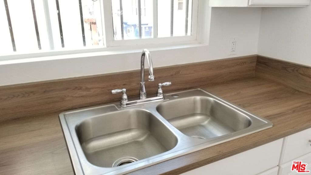 1716 W 45th Street Property Photo 8