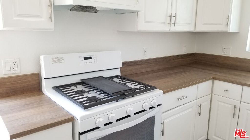 1716 W 45th Street Property Photo 9