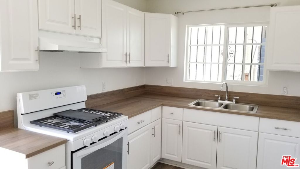 1716 W 45th Street Property Photo 10