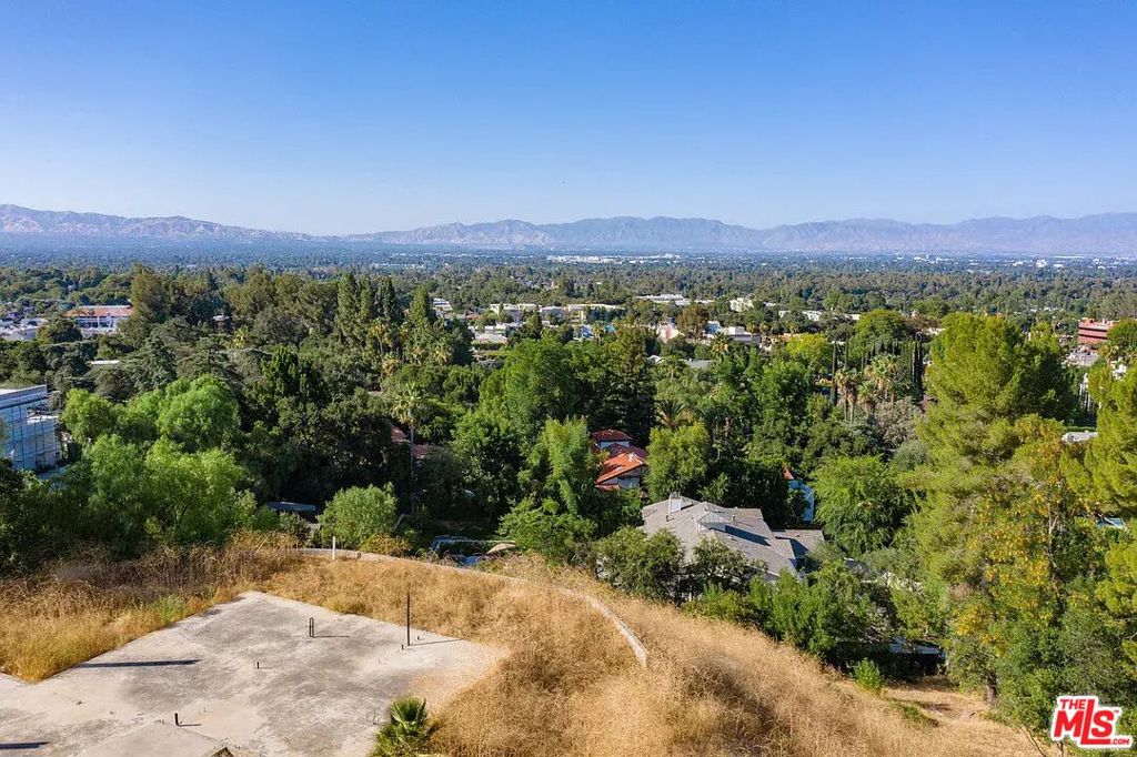17229 Oak View Drive Property Photo 4