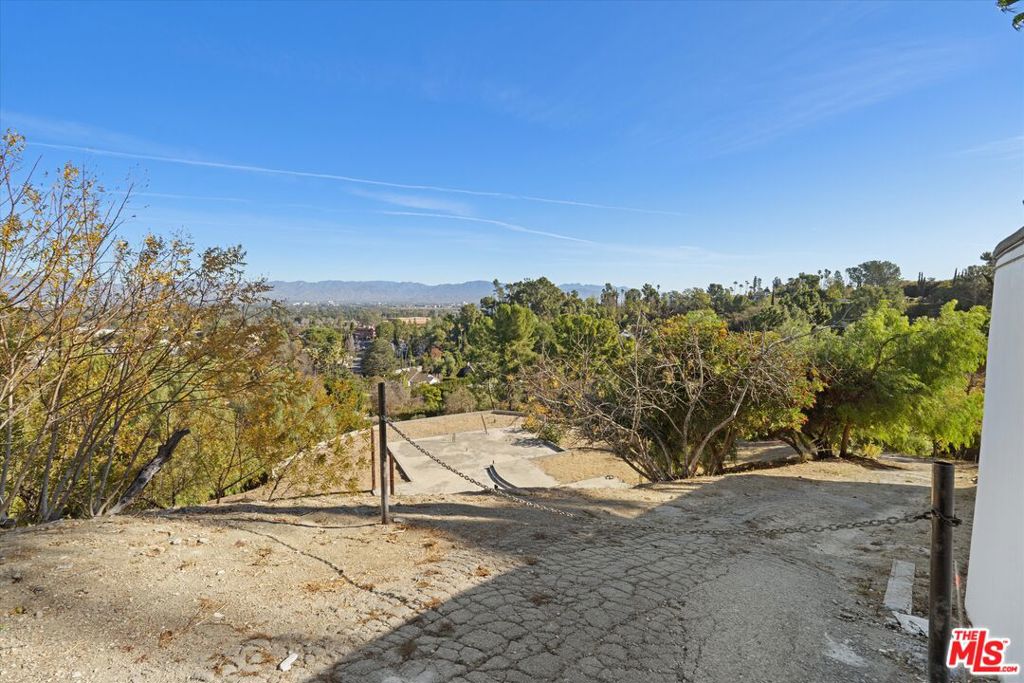 17229 Oak View Drive Property Photo 6