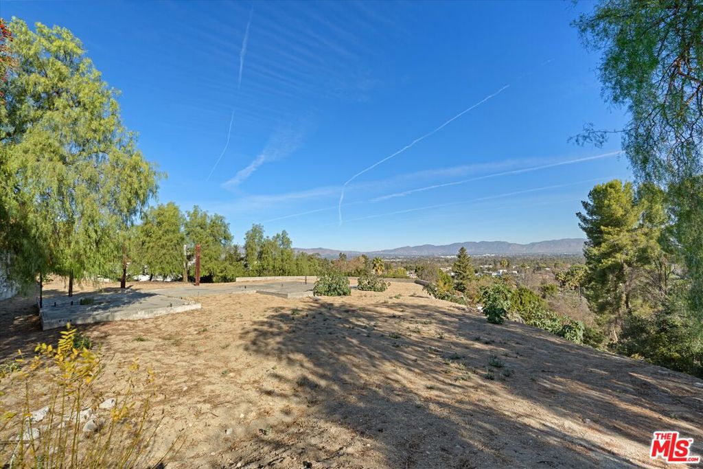 17229 Oak View Drive Property Photo 9
