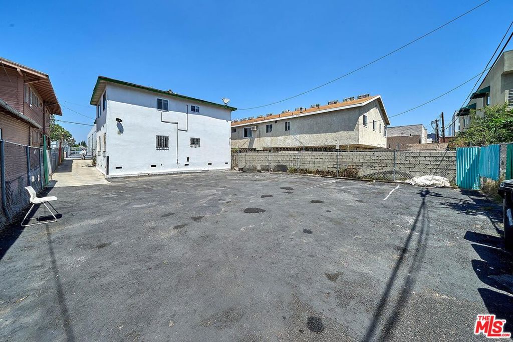 1116 S Berendo Street 1 Property Photo 8