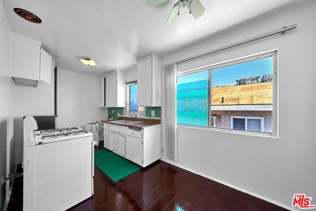 1116 S Berendo Street 1 Property Photo 10