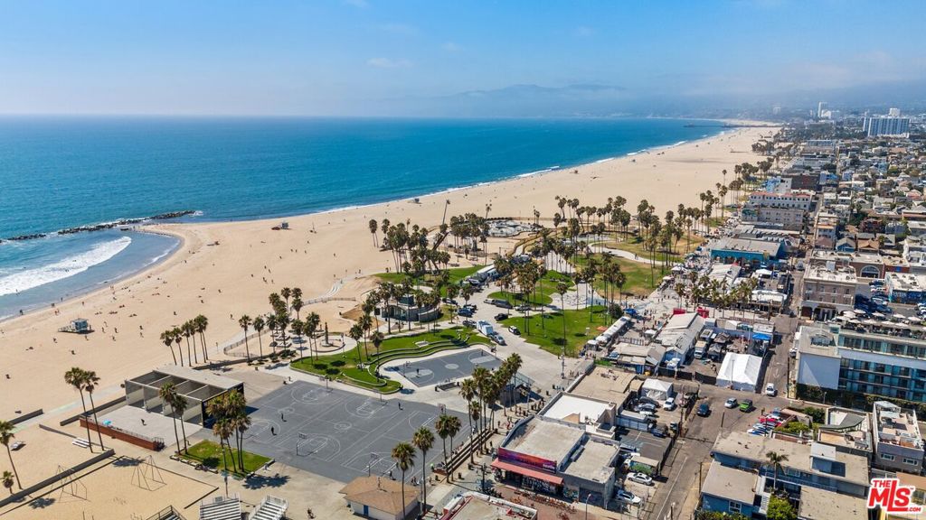 31 S Venice Boulevard Property Photo