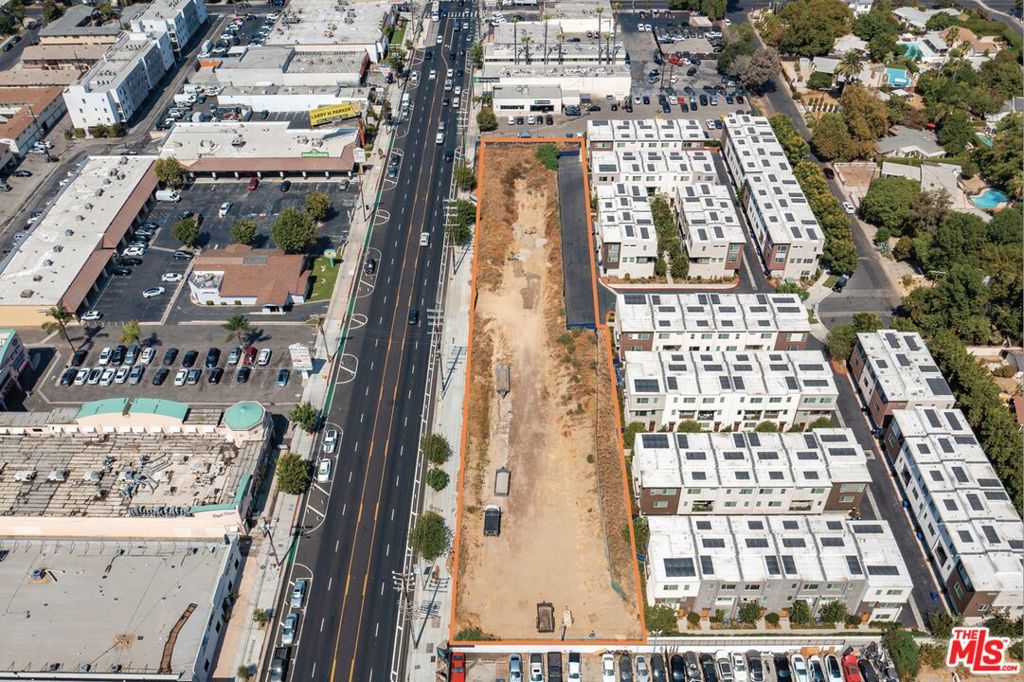 8350 Reseda Boulevard Property Photo 3