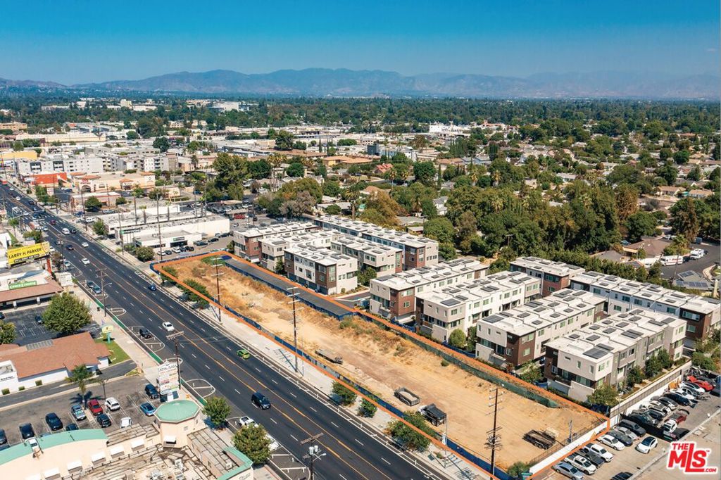 8350 Reseda Boulevard Property Photo 4