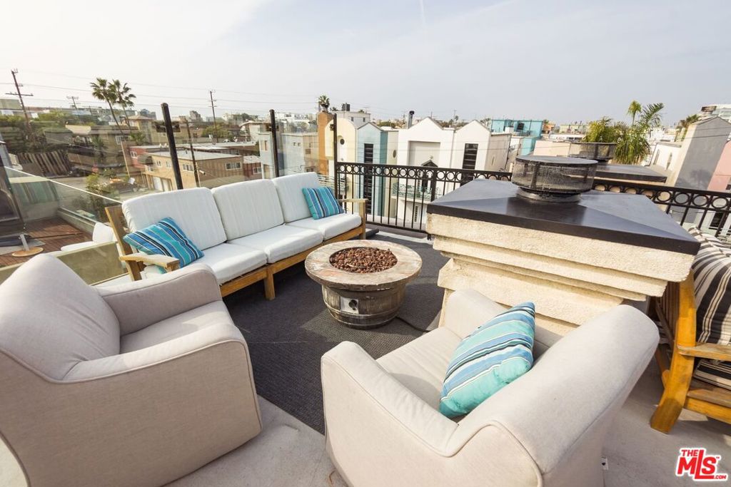 120 Galleon Street Property Photo 8
