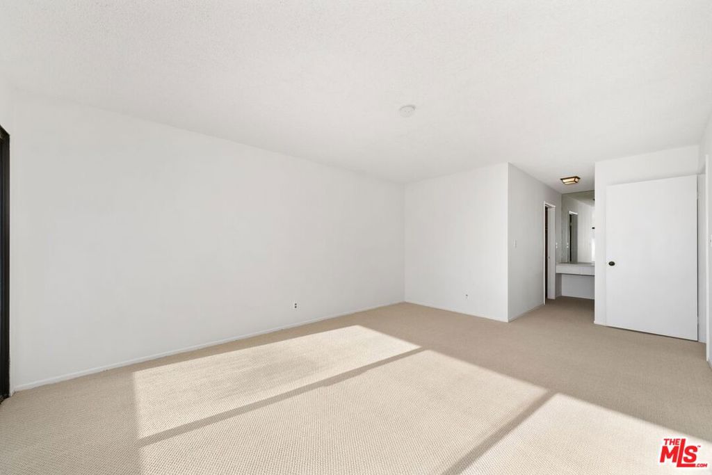 300 S Reno Street 304 Property Photo 13