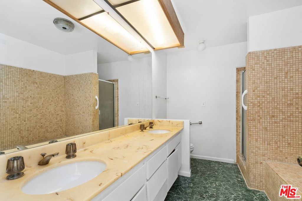 300 S Reno Street 304 Property Photo 15