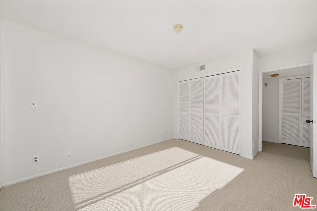 300 S Reno Street 304 Property Photo 17